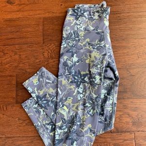 Fabletics periwinkle floral leggings full length